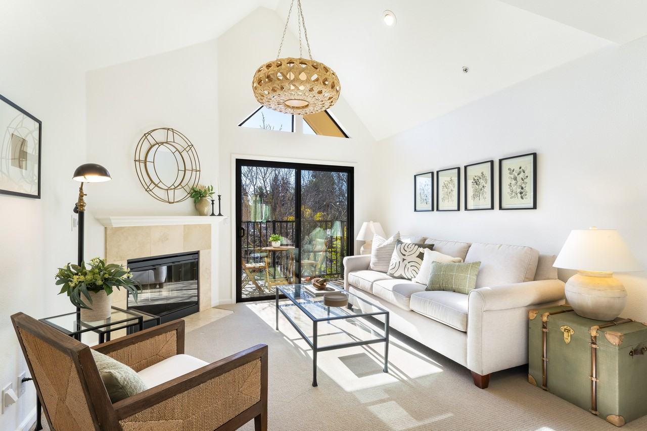 204 Foss Creek Cir #B - Photo 2 of 22