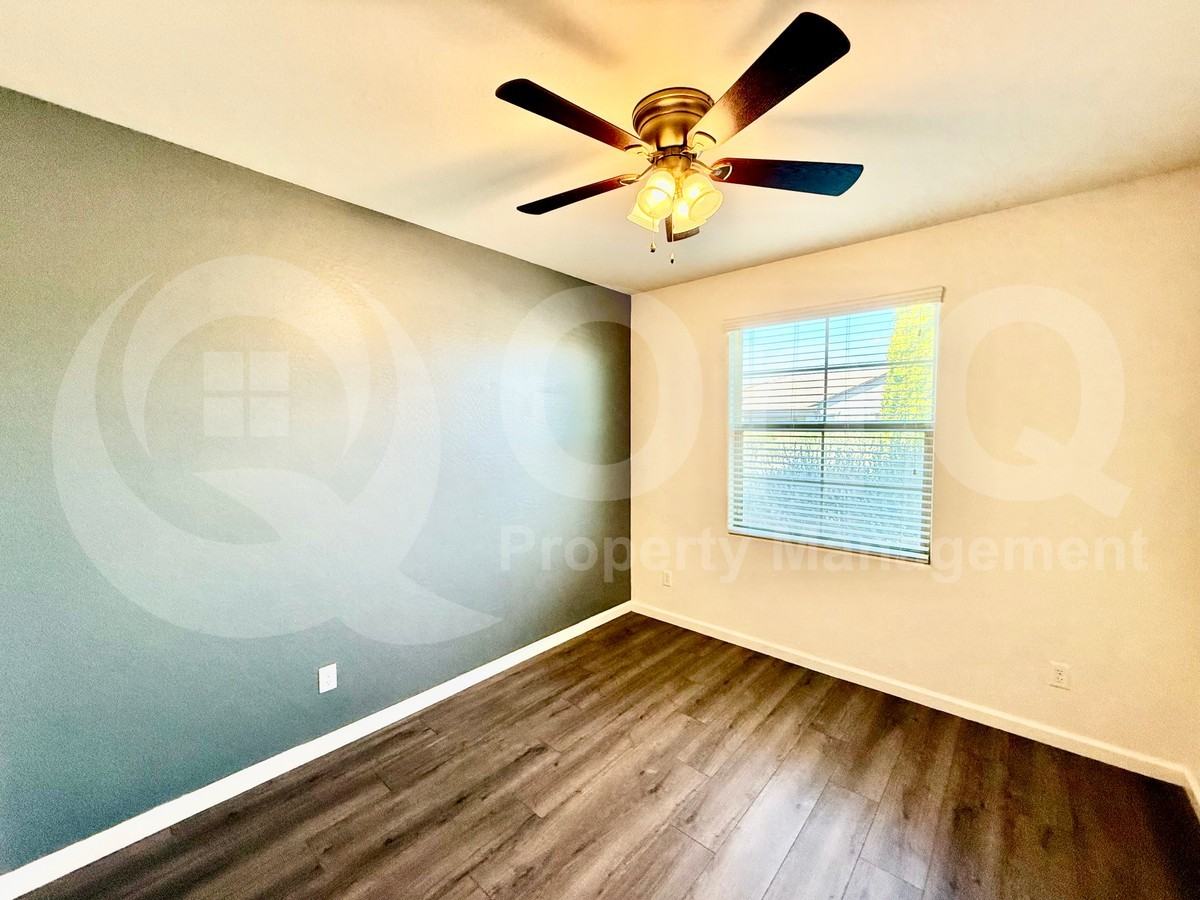 5521 S Joshua Tree Ln - Photo 4 of 30