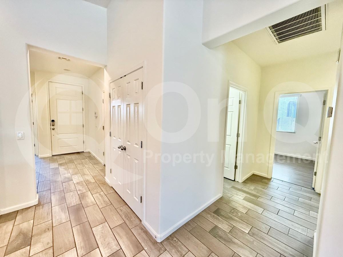 5521 S Joshua Tree Ln - Photo 3 of 30