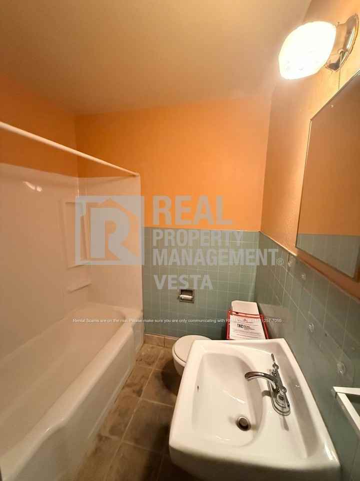 1148 Macon Ave - Photo 5 of 15