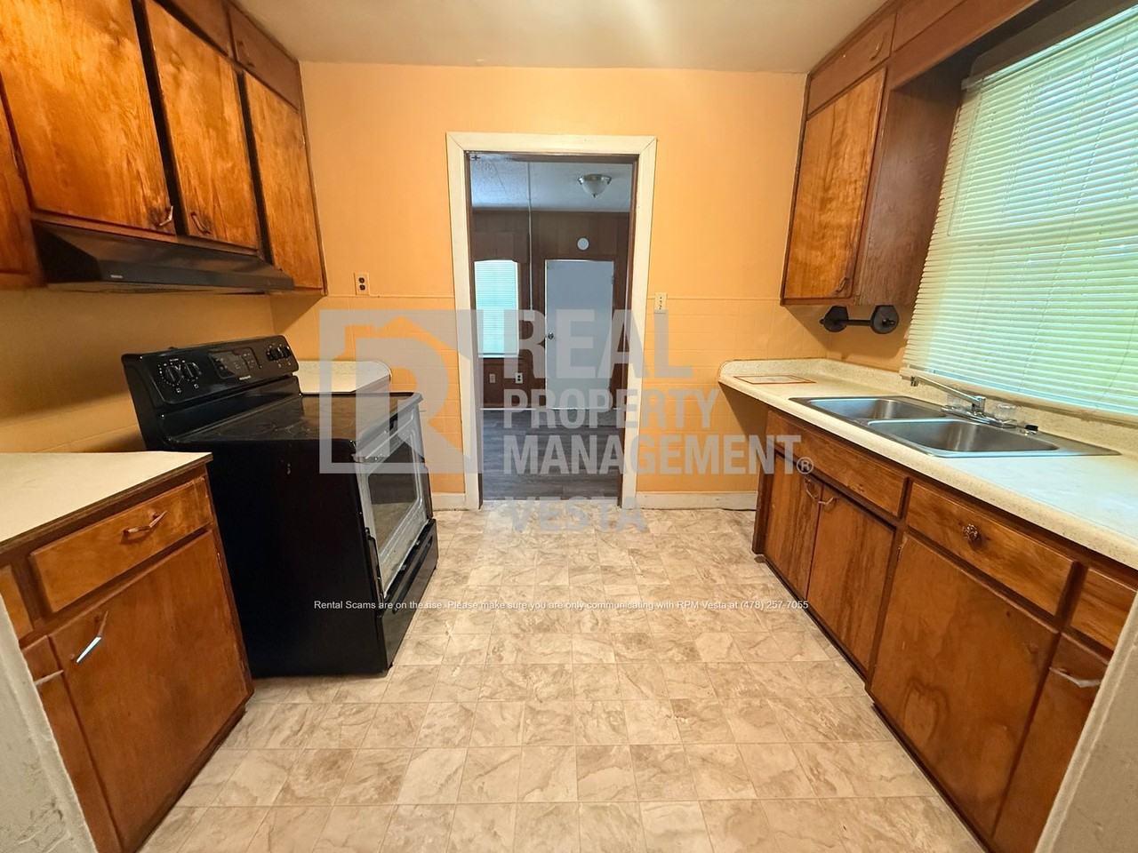 1148 Macon Ave - Photo 6 of 15