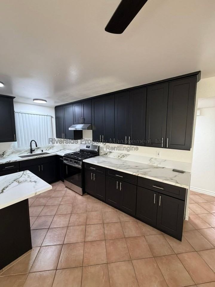 4500 Sutton Pl - Photo 4 of 31