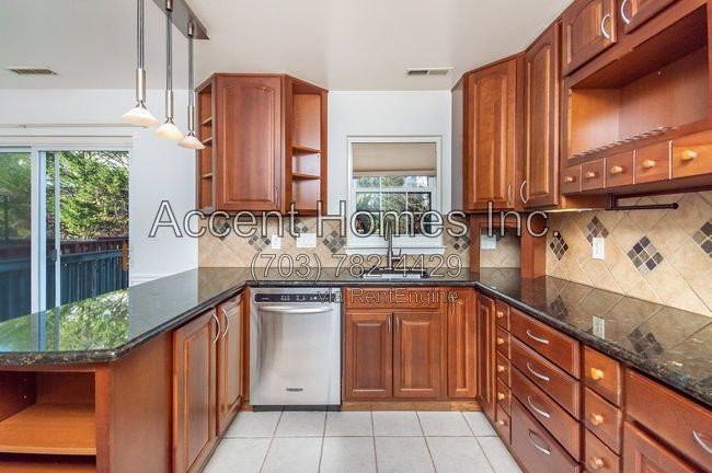 6509 China Grove Ct - Photo 7 of 33