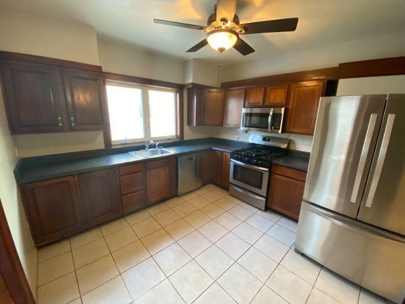 2146 S Winchester St - Photo 3 of 19