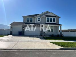 featured image of 1754 N Oakwood Ln