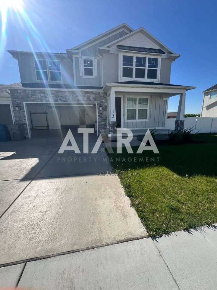 1754 N Oakwood Ln - Photo 2 of 50