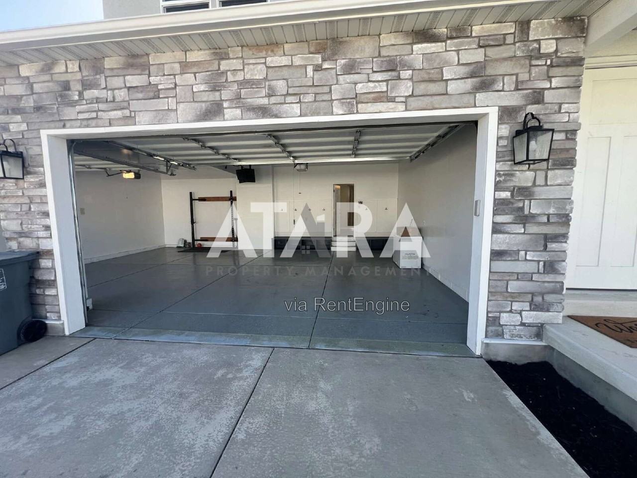 1754 N Oakwood Ln - Photo 3 of 50