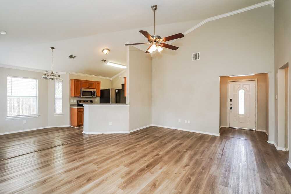 2105 Pacino Dr - Photo 4 of 17