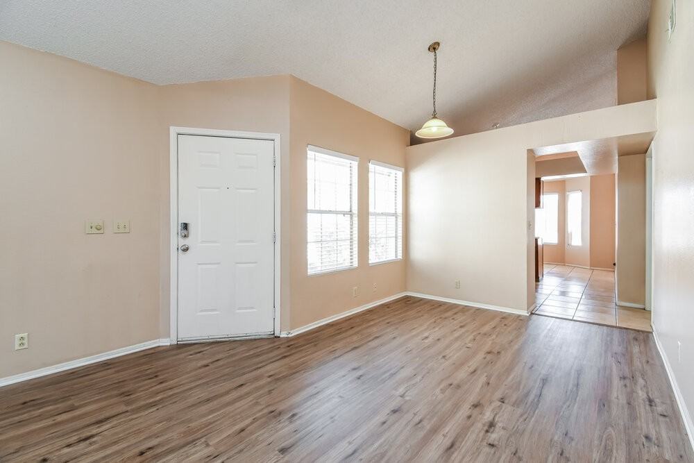 3460 N Seneca Ct - Photo 5 of 16