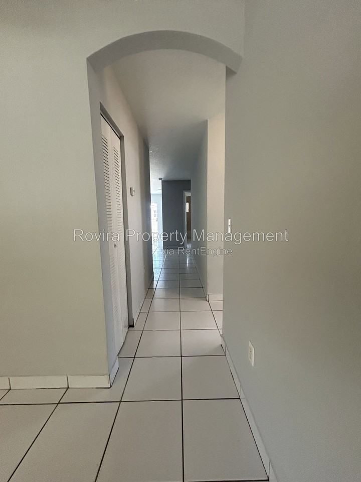 2421 Nw 99th Ter - Photo 3 of 14