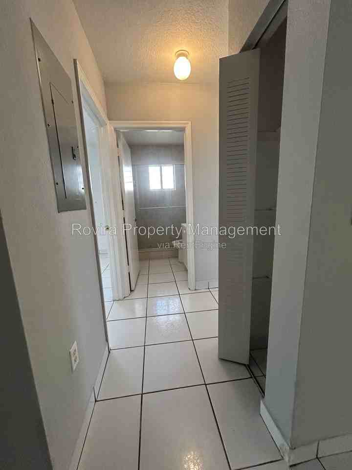 2421 Nw 99th Ter - Photo 4 of 14