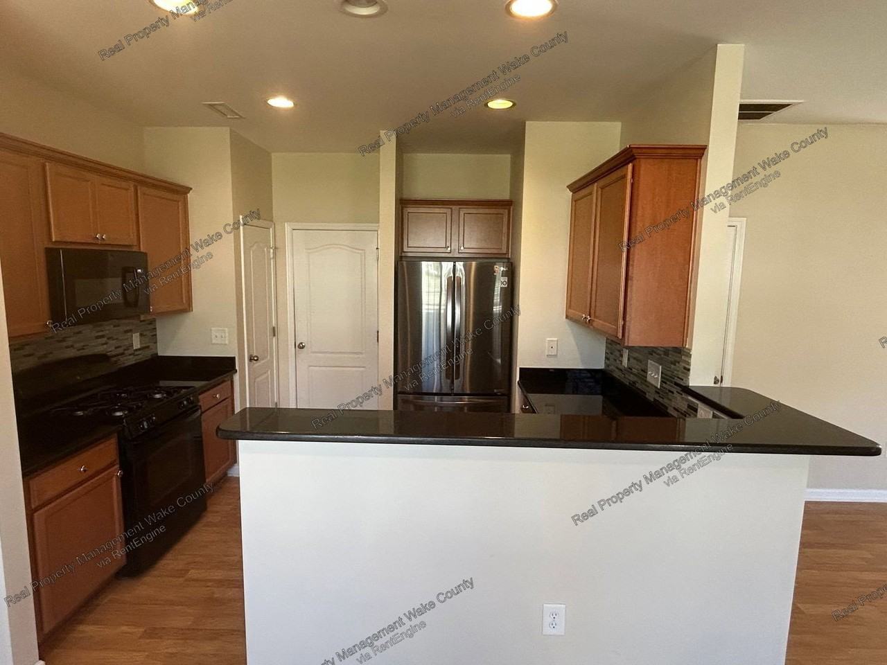 1331 Lombar St - Photo 7 of 33