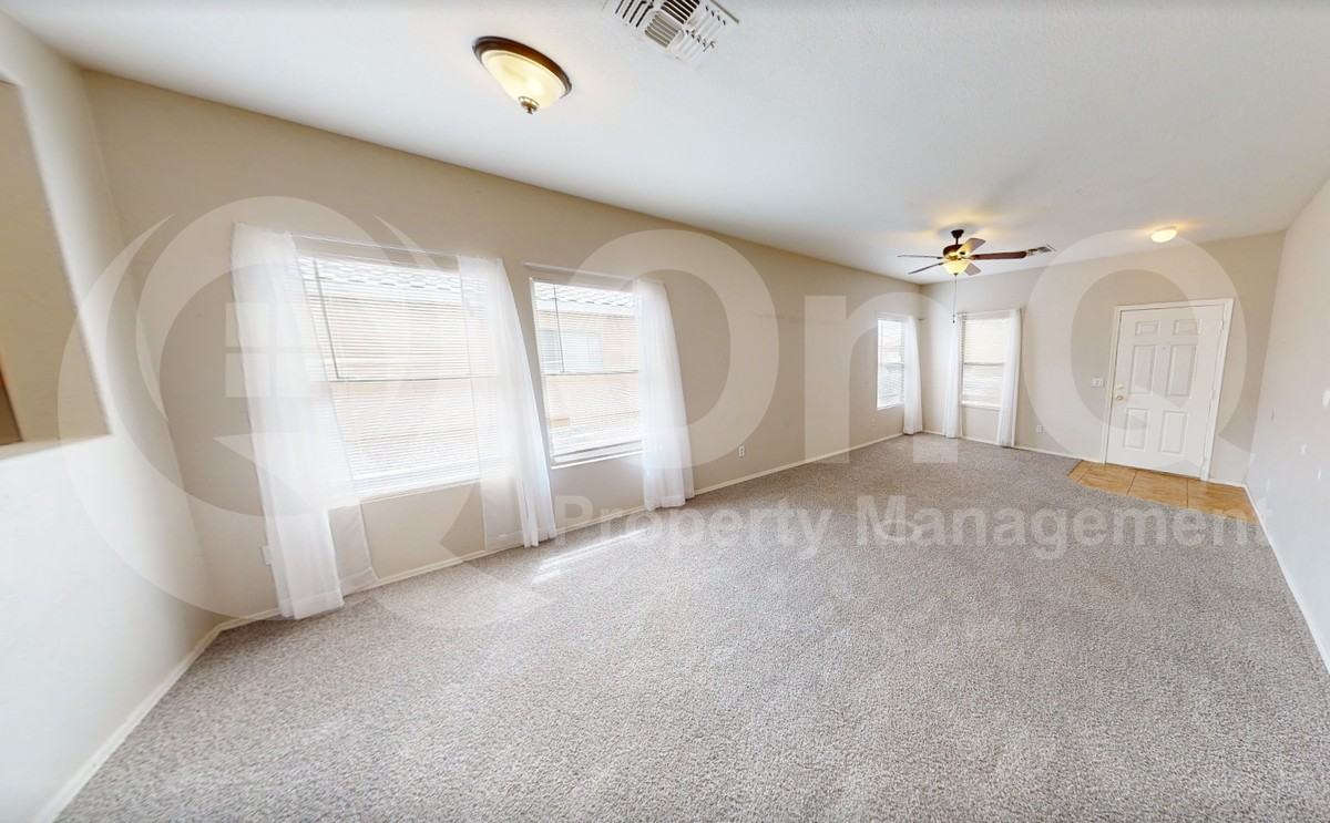 9716 W Kingman St - Photo 2 of 11