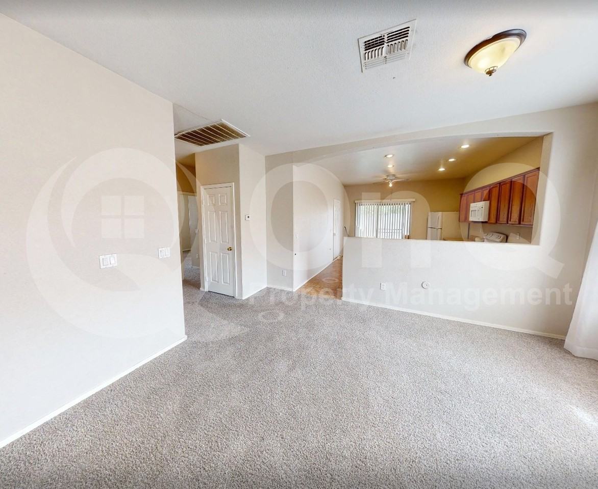 9716 W Kingman St - Photo 4 of 11