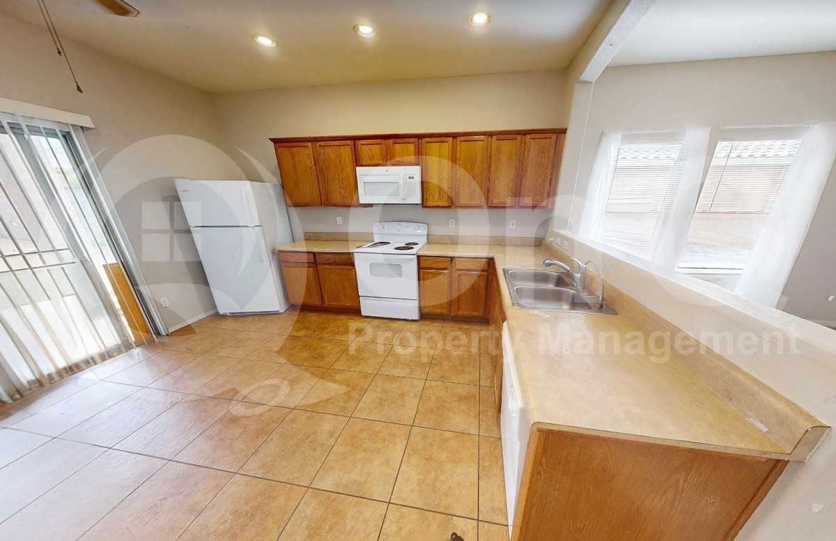9716 W Kingman St - Photo 5 of 11