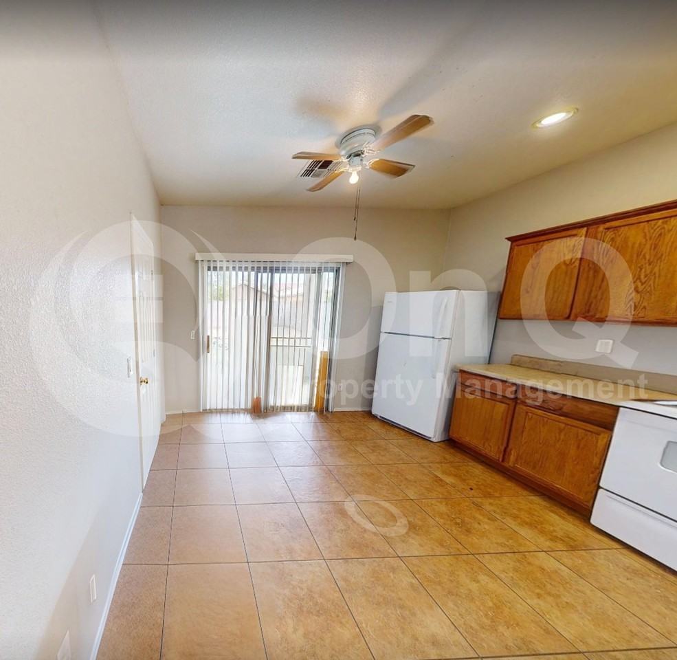 9716 W Kingman St - Photo 6 of 11