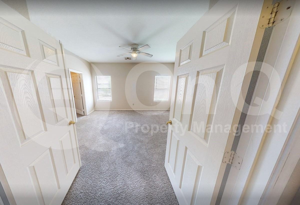 9716 W Kingman St - Photo 7 of 11