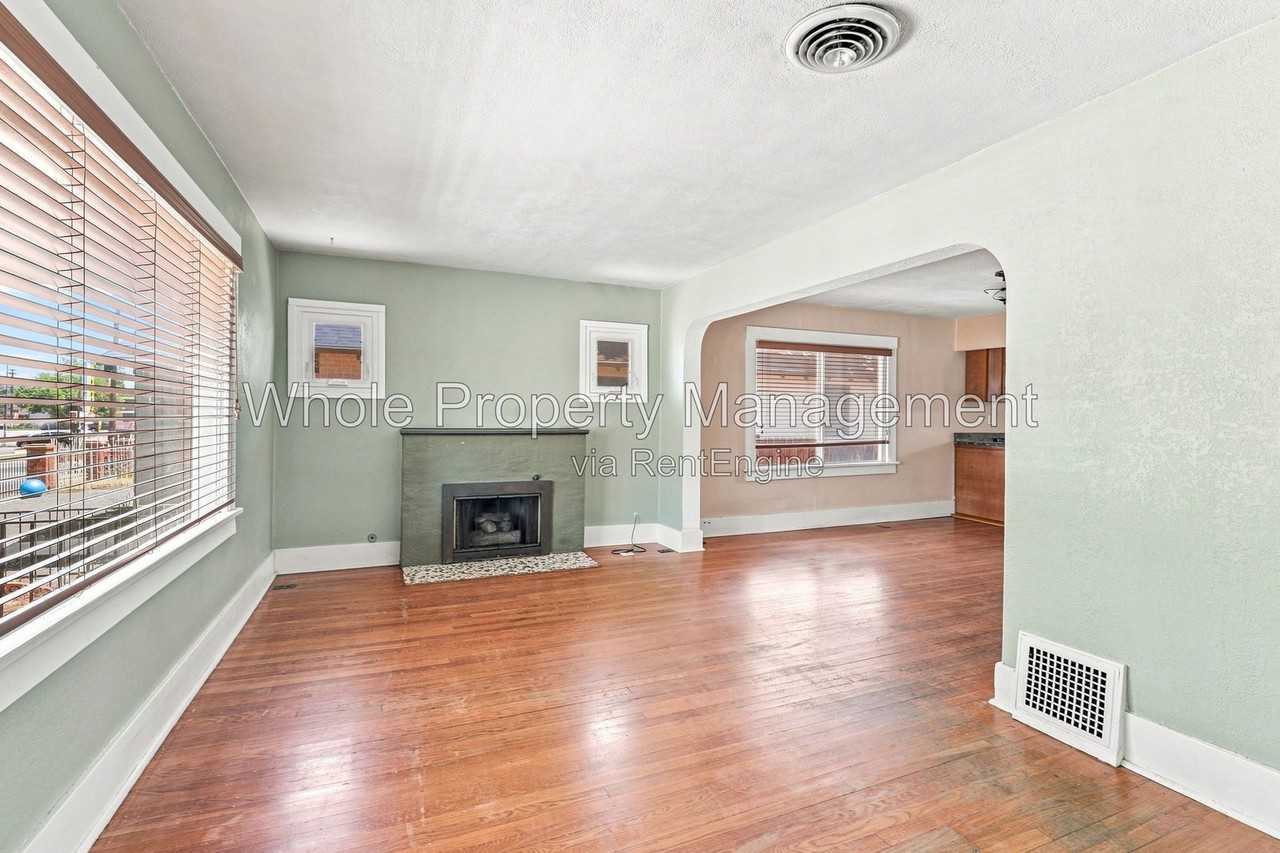 3044 W Clyde Pl - Photo 2 of 28