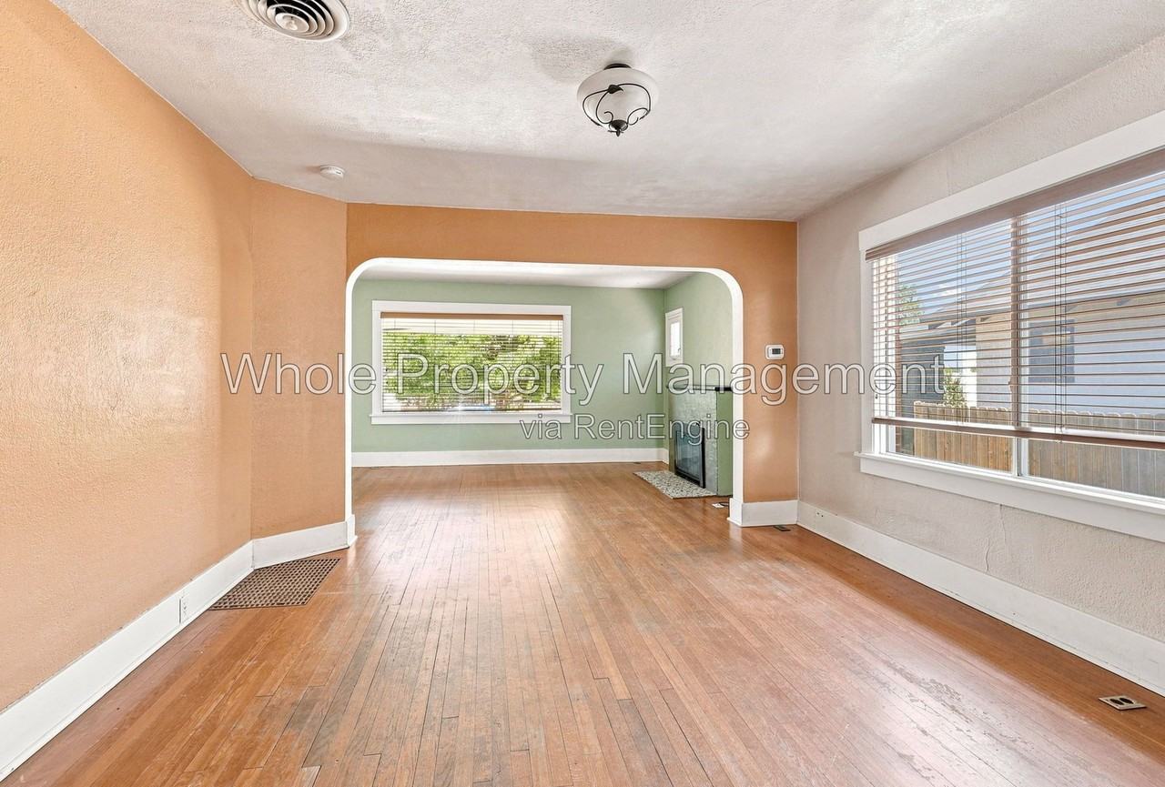 3044 W Clyde Pl - Photo 7 of 28