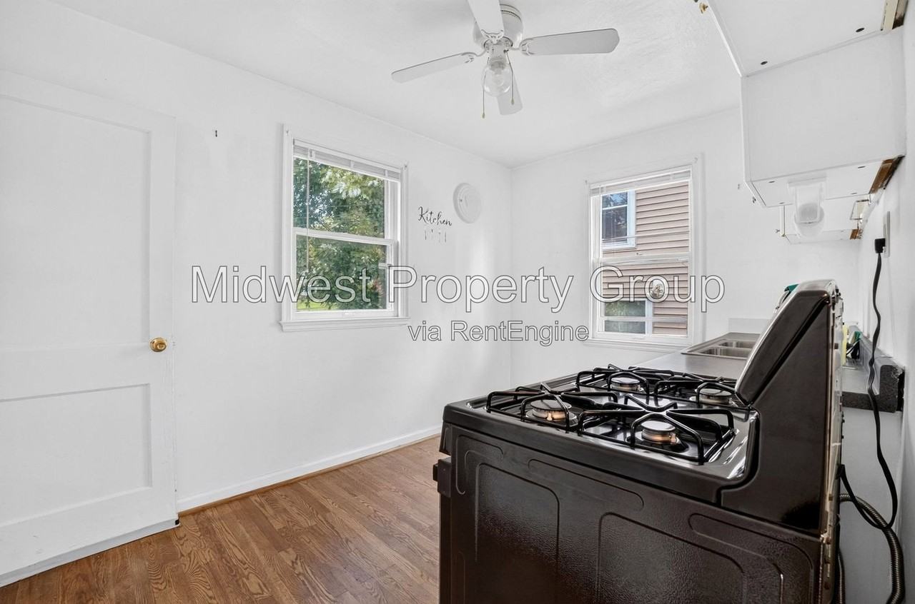 7716 Brocton Ct - Photo 3 of 27