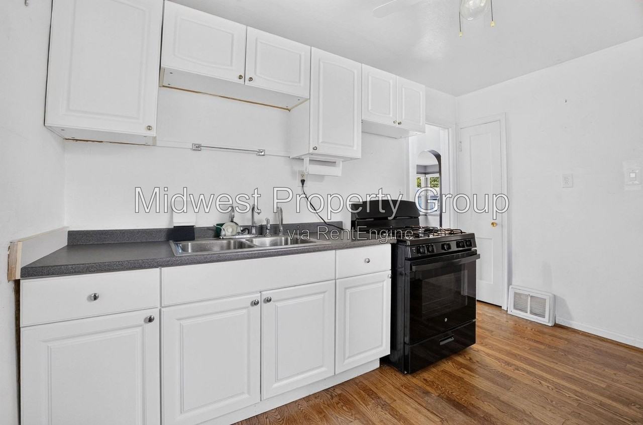 7716 Brocton Ct - Photo 4 of 27