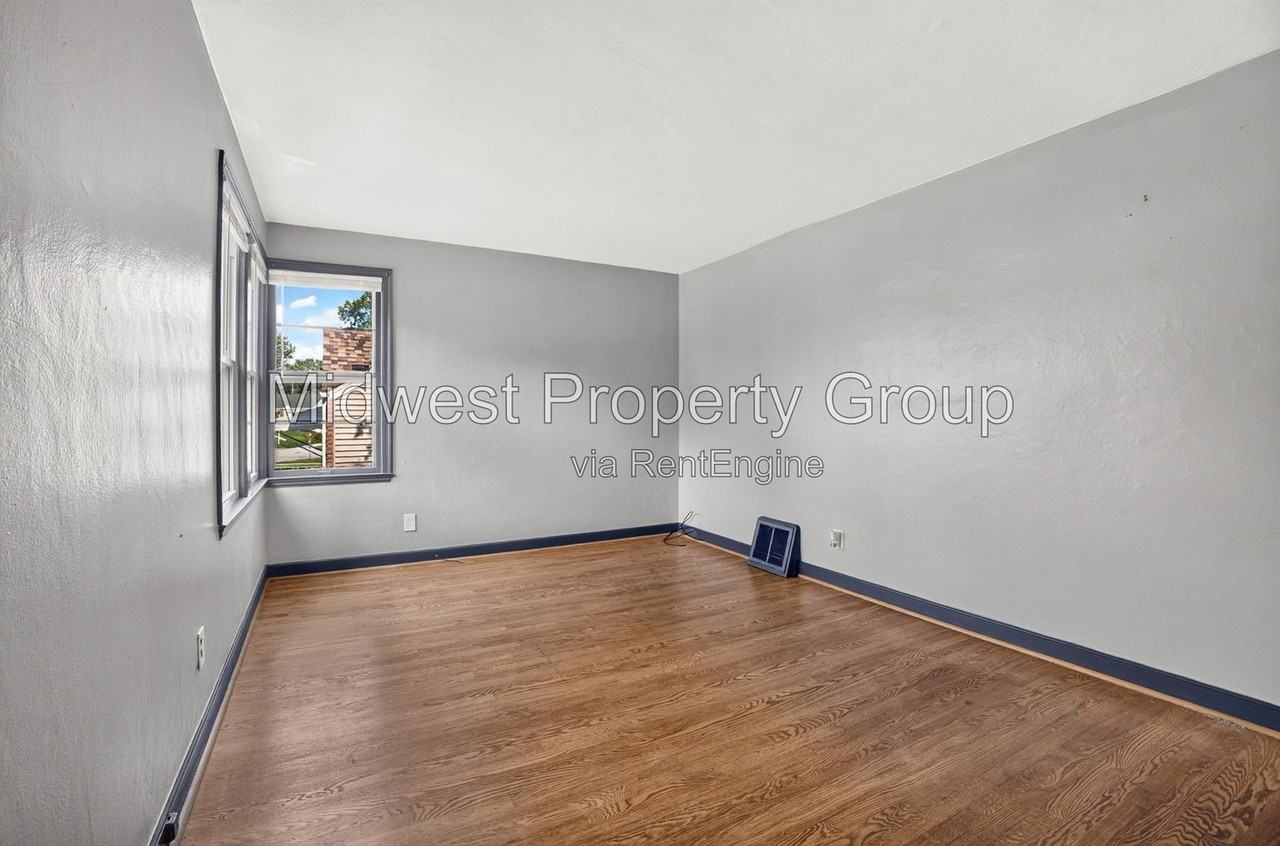 7716 Brocton Ct - Photo 7 of 27