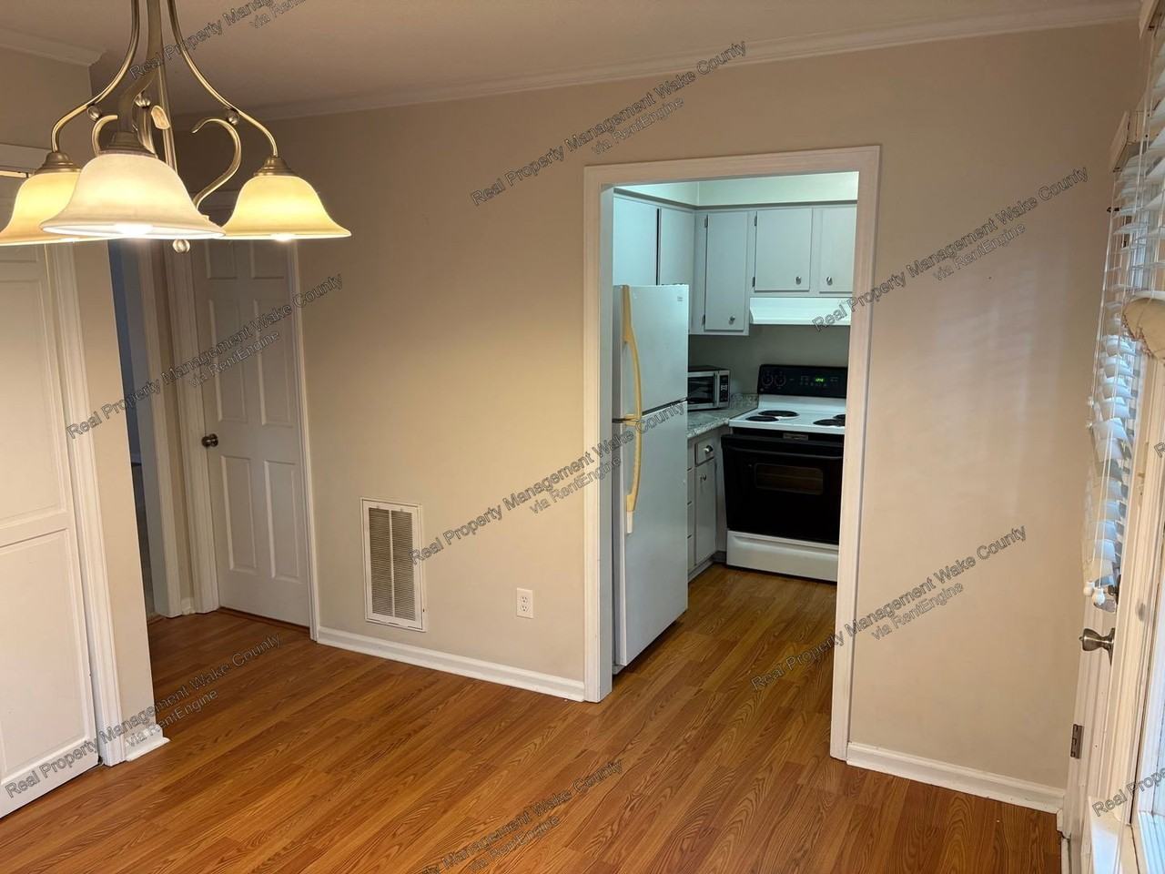 5512 Hamstead Xing - Photo 7 of 41