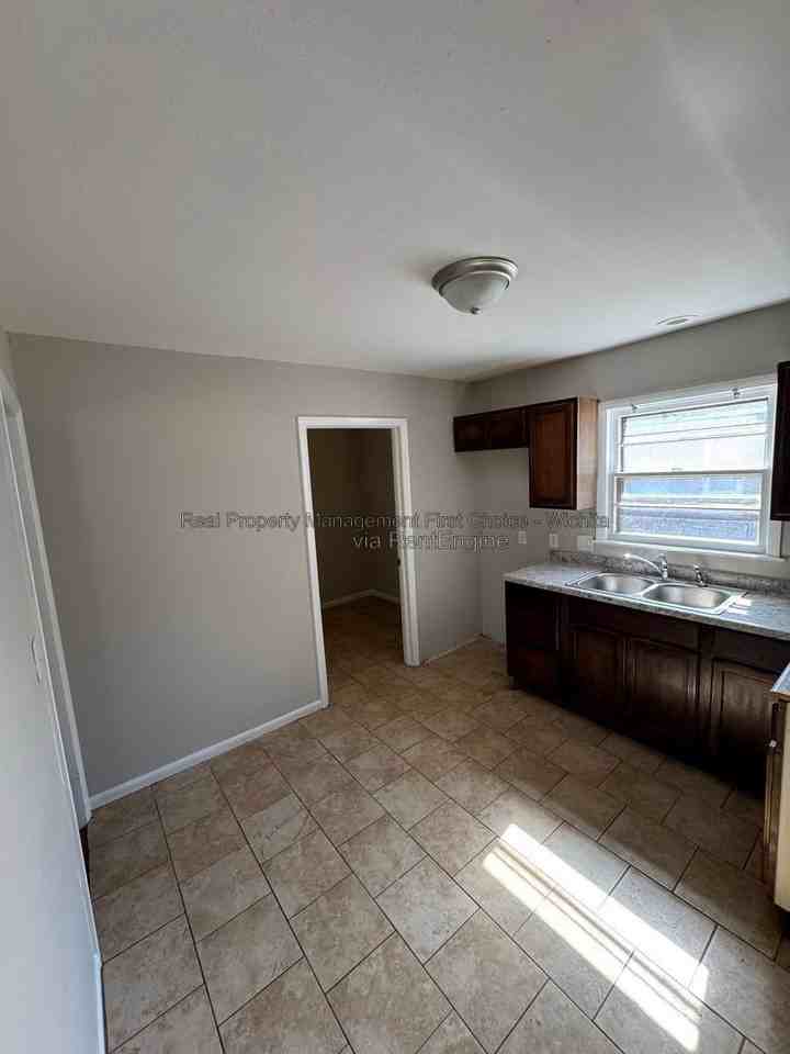 1646 S Mission Rd - Photo 5 of 16