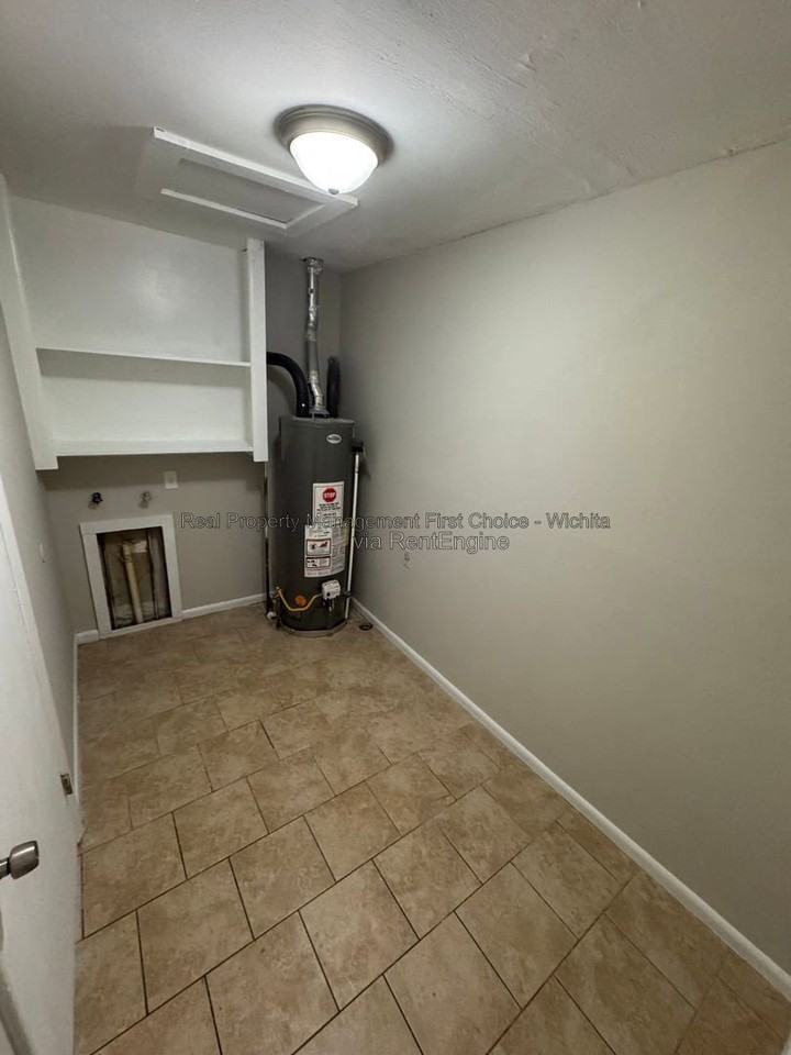 1646 S Mission Rd - Photo 6 of 16