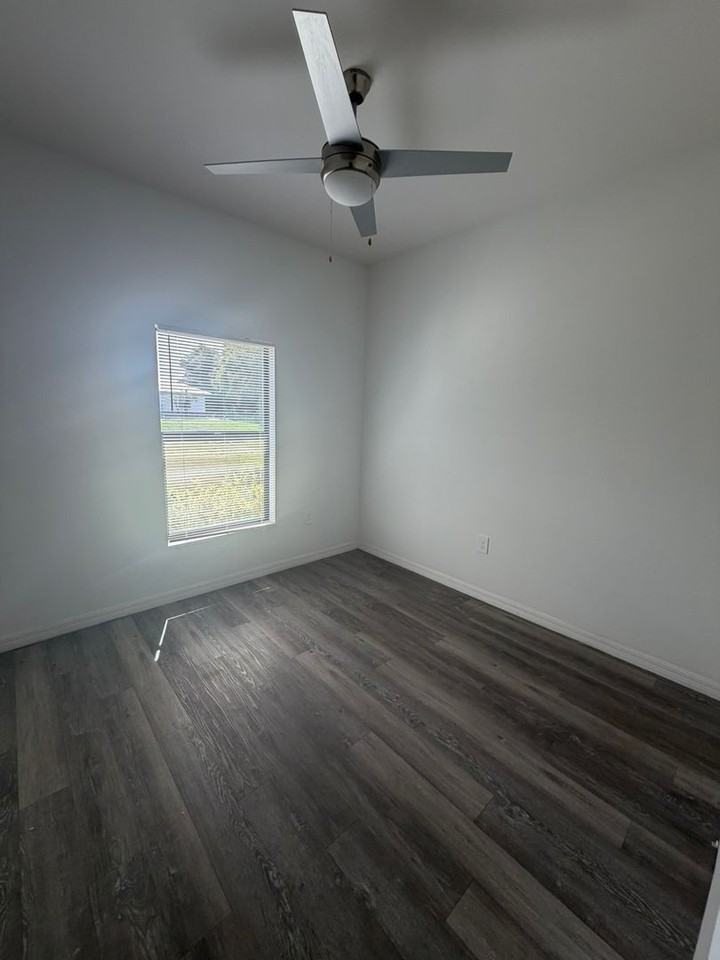 1097 Highlands Rd - Photo 3 of 21