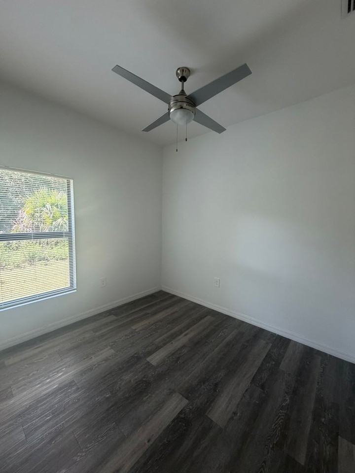 1097 Highlands Rd - Photo 5 of 21