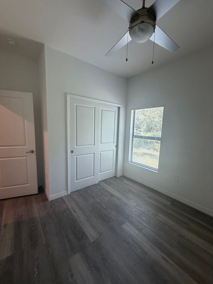 1097 Highlands Rd - Photo 6 of 21