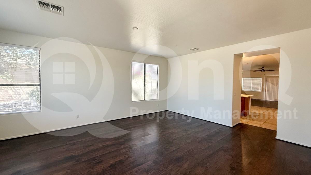 16232 W Hearn Rd - Photo 5 of 23