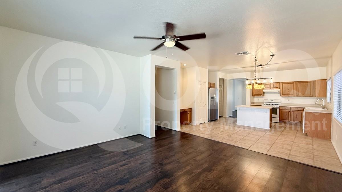16232 W Hearn Rd - Photo 7 of 23