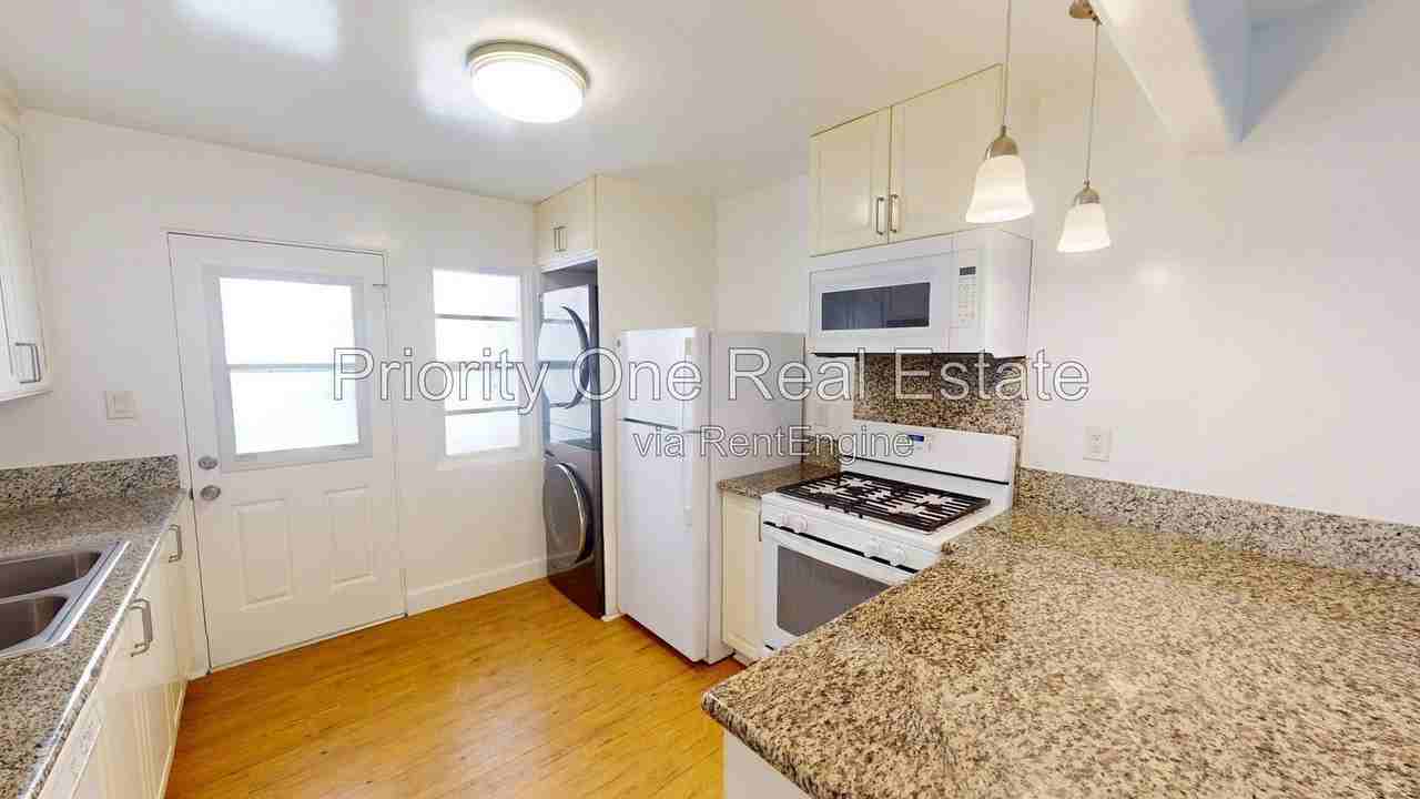 427 20th St - Photo 2 of 23