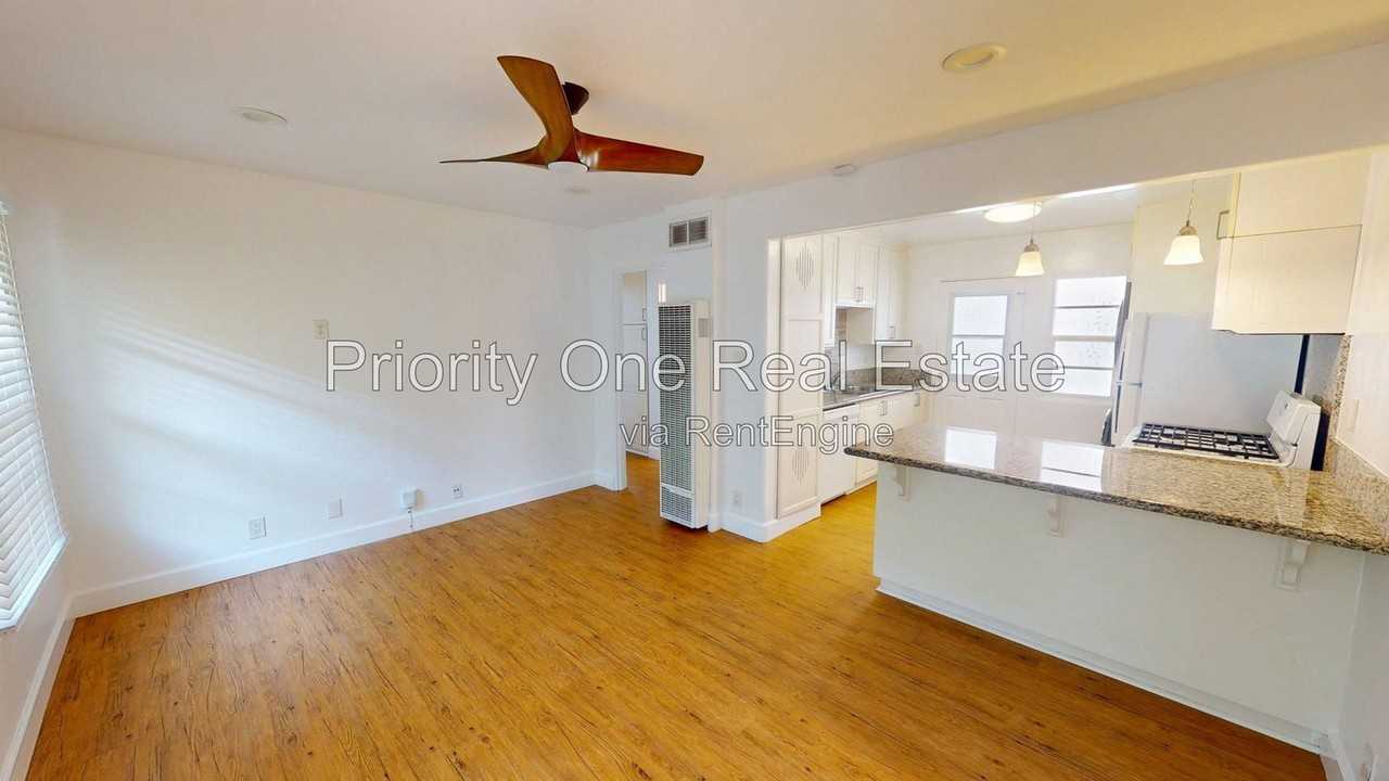 427 20th St - Photo 3 of 23