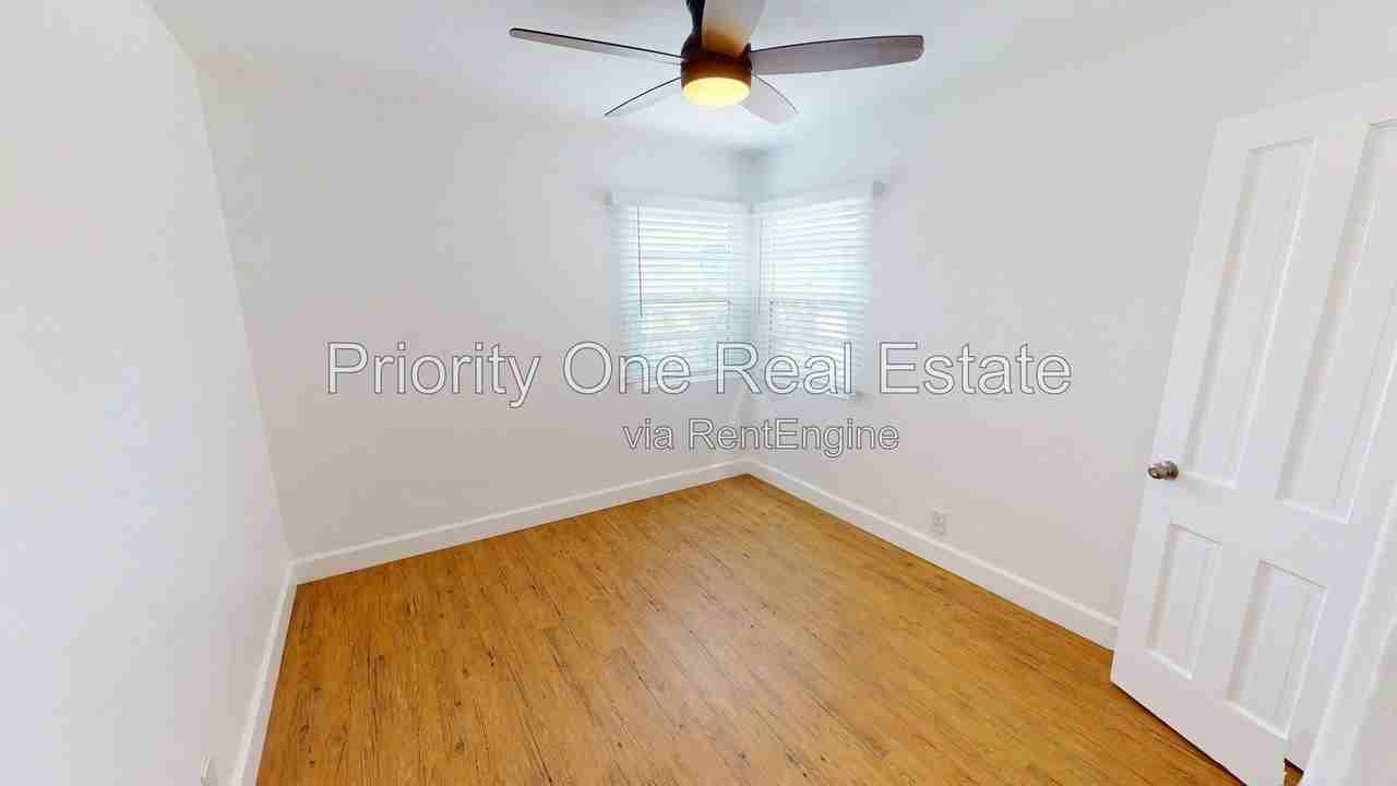 427 20th St - Photo 5 of 23