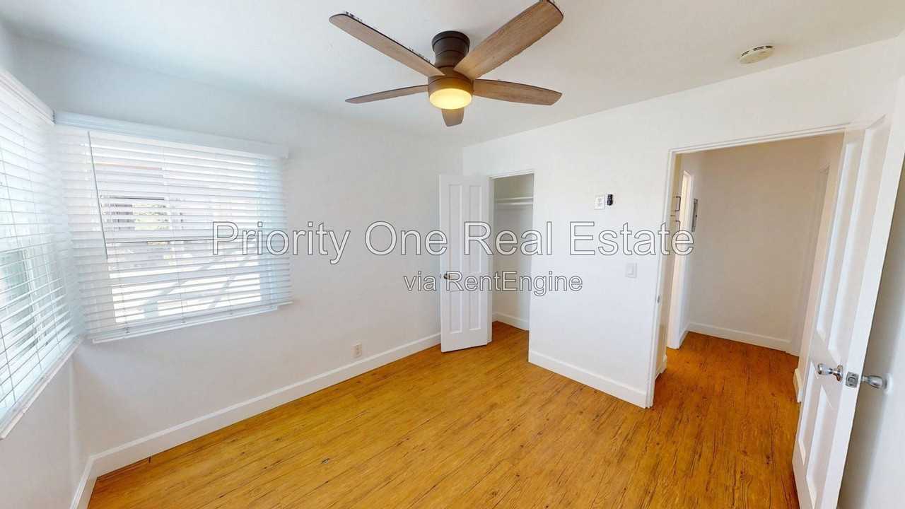 427 20th St - Photo 6 of 23