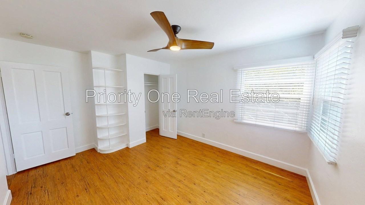 427 20th St - Photo 7 of 23