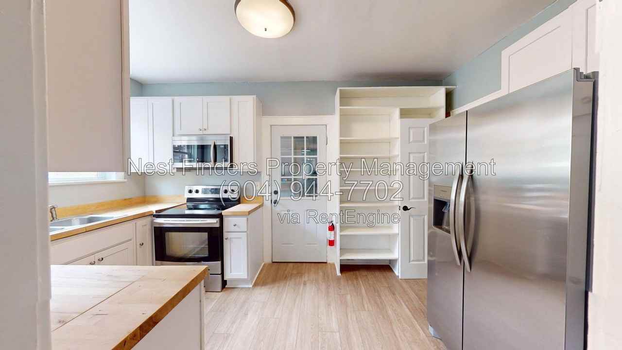 2739 Herschel St - Photo 3 of 20