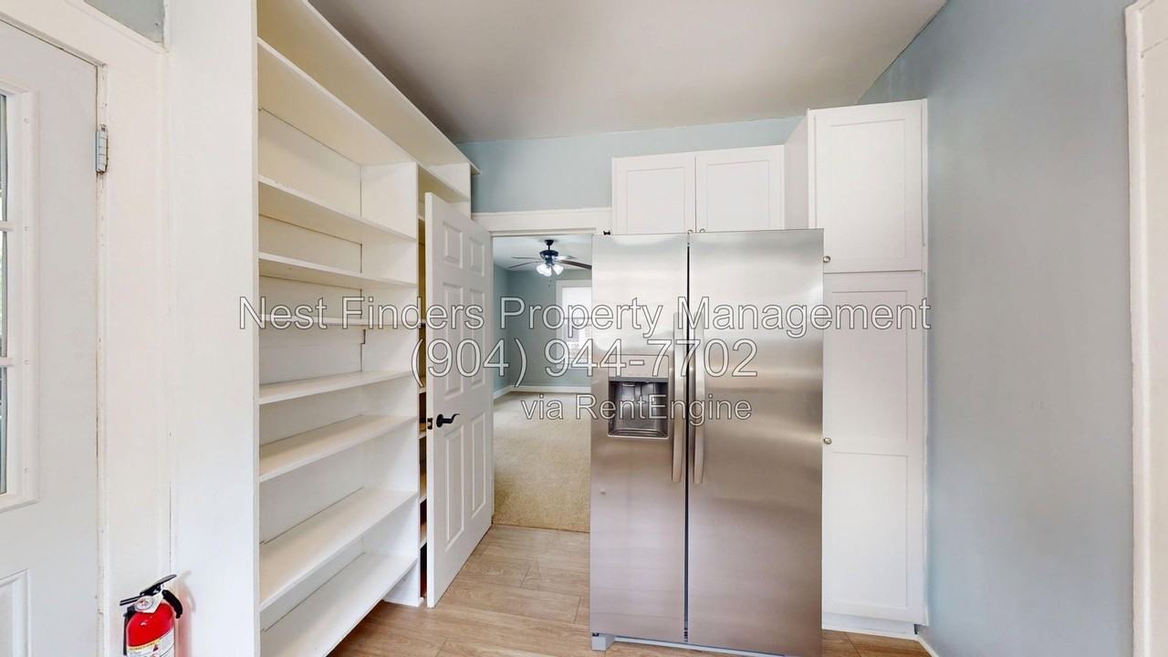 2739 Herschel St - Photo 4 of 20