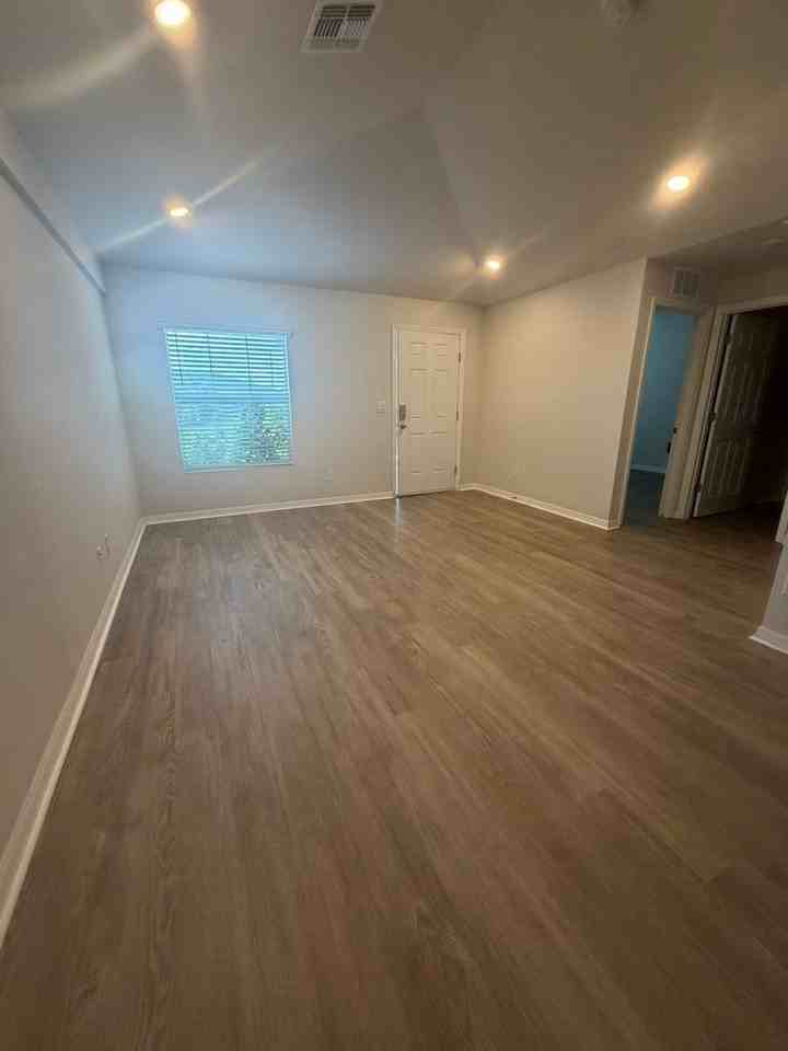 11183 Pendleton Ave - Photo 3 of 15