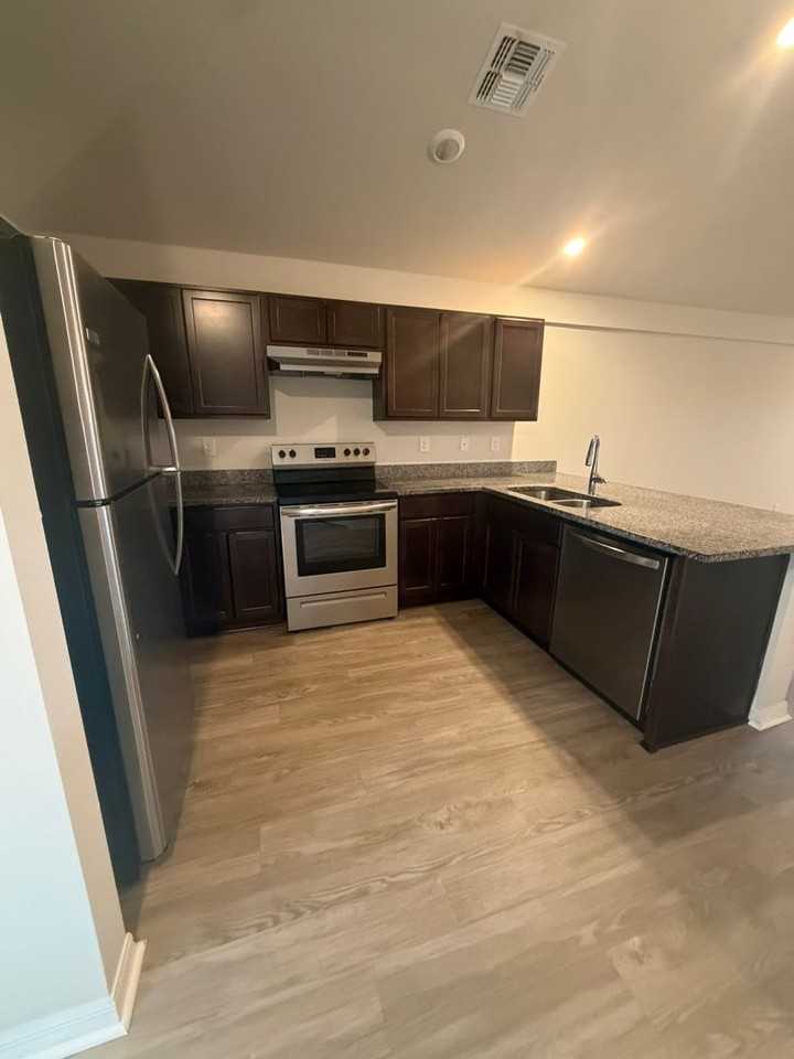 11183 Pendleton Ave - Photo 5 of 15