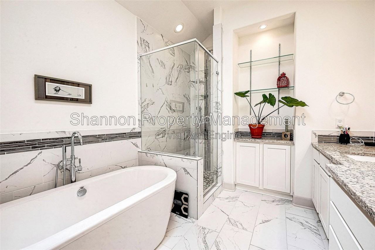 5807 Kansas St #D - Photo 3 of 23