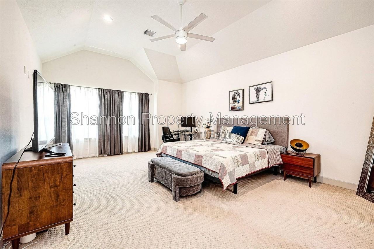 5807 Kansas St #D - Photo 7 of 23