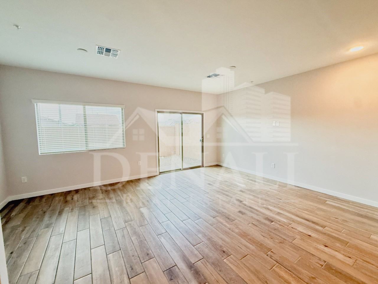 7532 W Darrow St - Photo 3 of 17