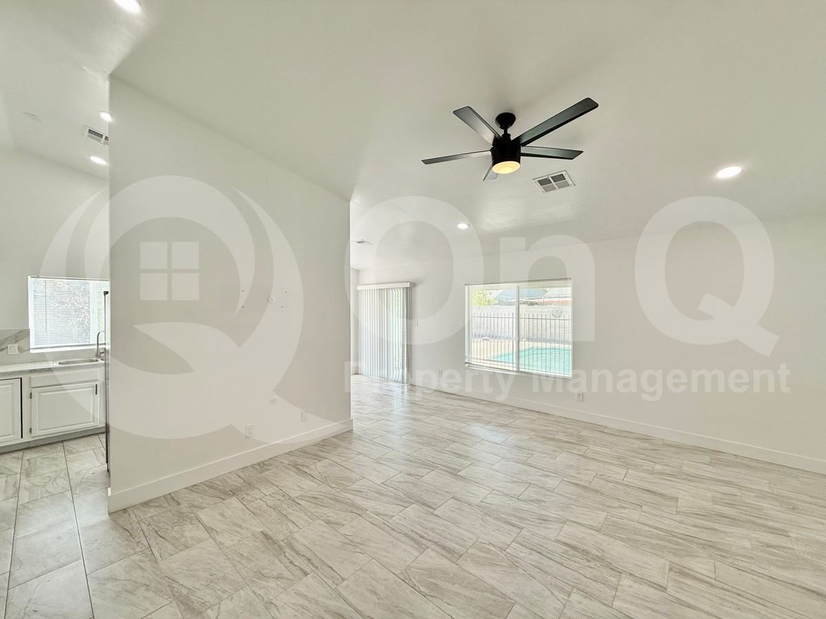 7349 W Denton Ln - Photo 7 of 23