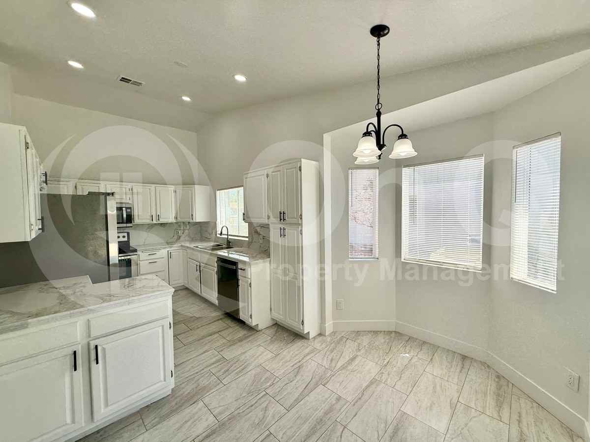 7349 W Denton Ln - Photo 5 of 23