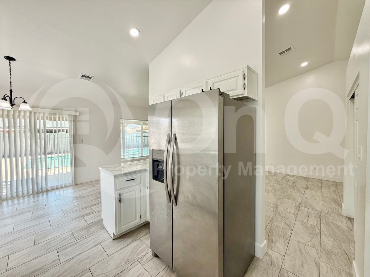 7349 W Denton Ln - Photo 6 of 23