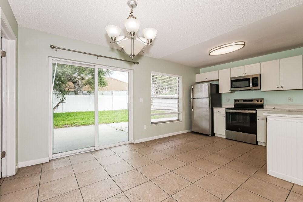 1070 Bridlewood Way - Photo 5 of 16